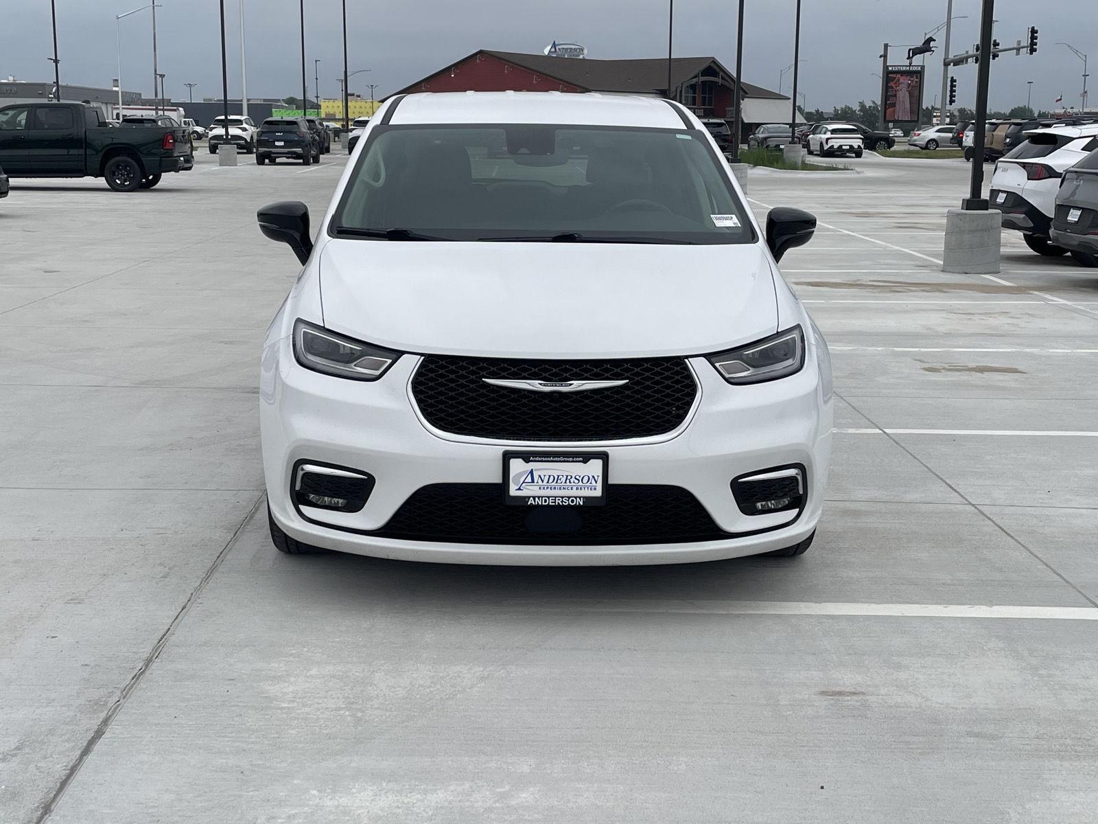Vehicle photo 9