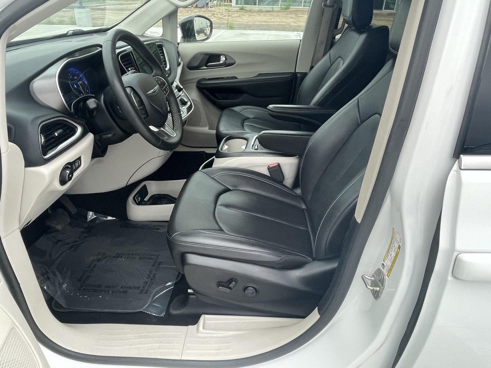Vehicle photo 13