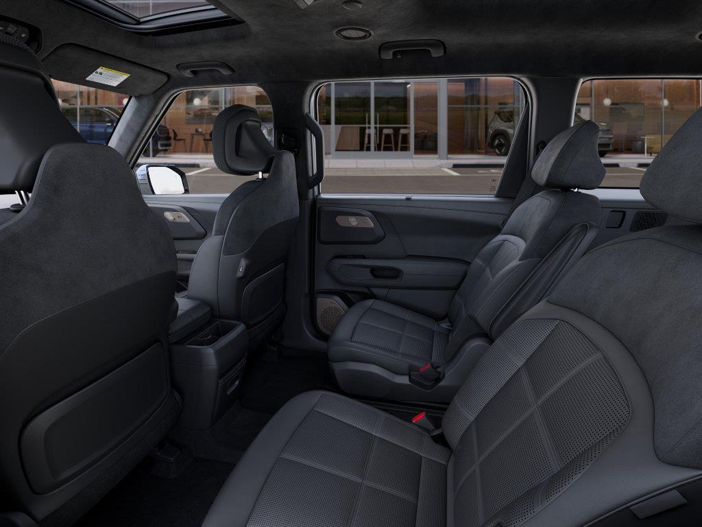 Vehicle photo 18