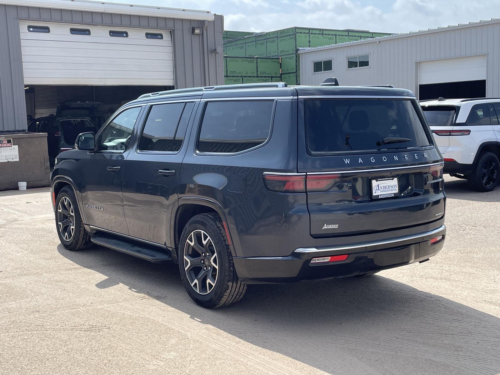 Vehicle photo 4
