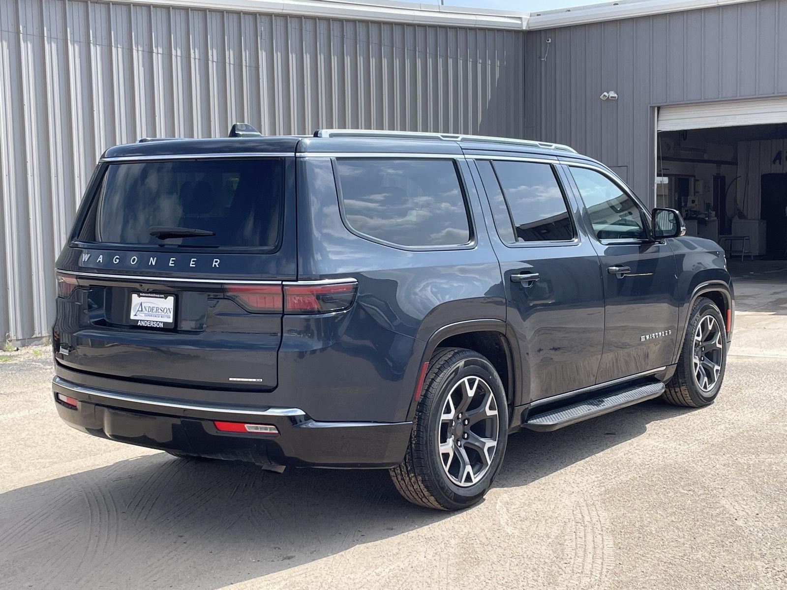 Vehicle photo 6