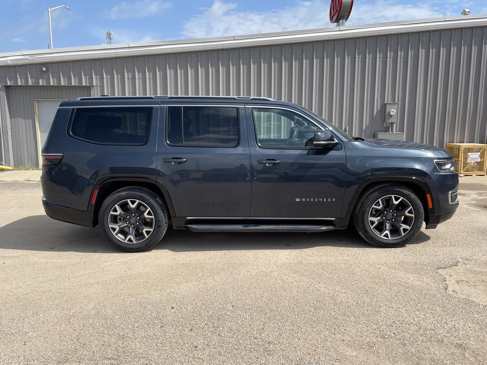 Vehicle photo 7