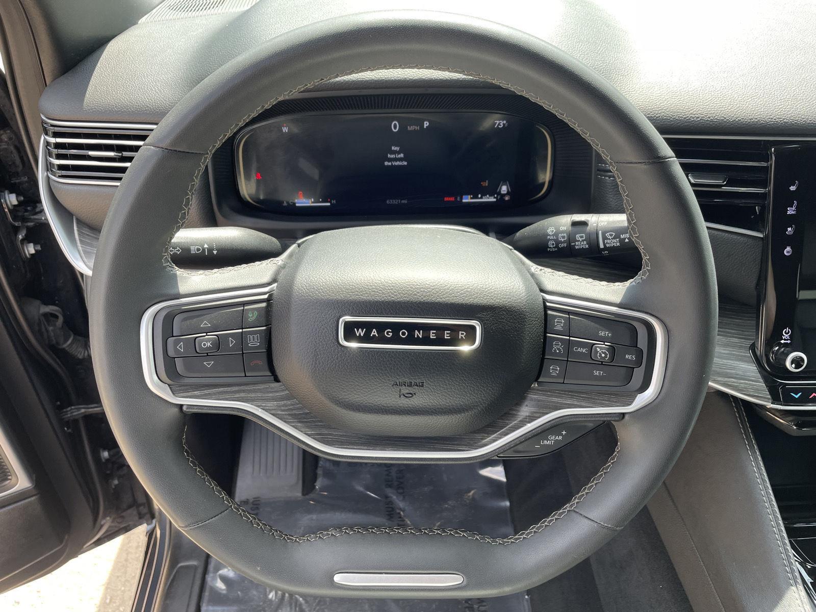 Vehicle photo 13