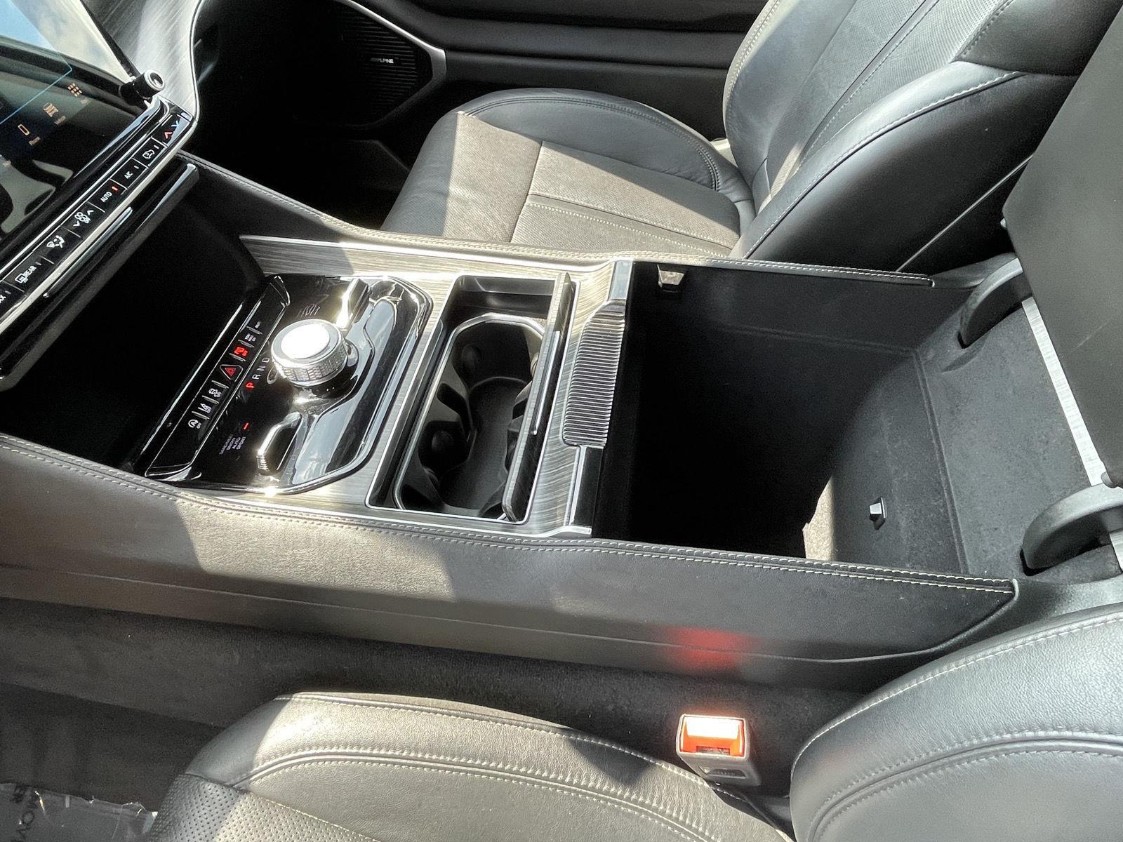 Vehicle photo 15