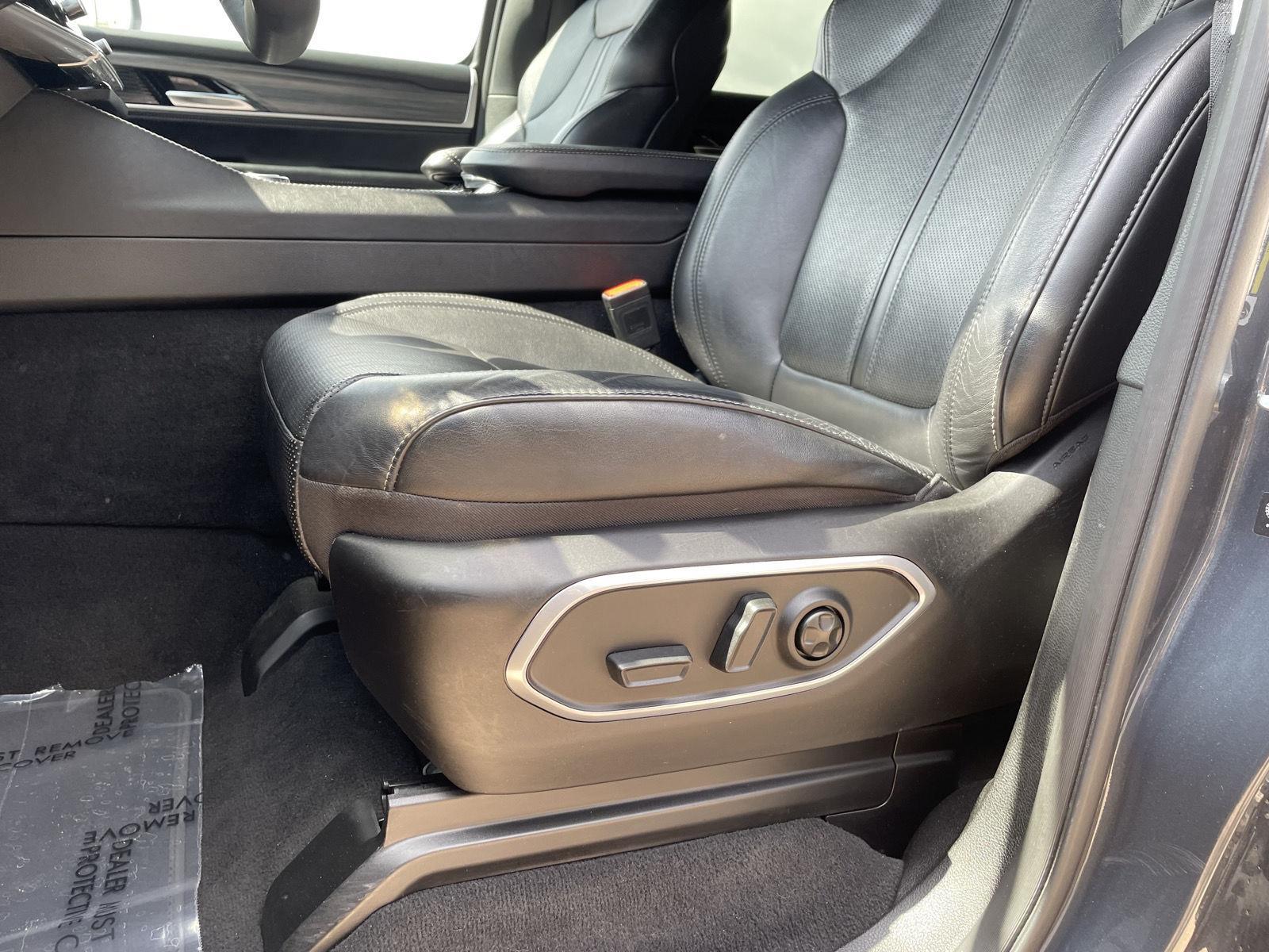 Vehicle photo 18