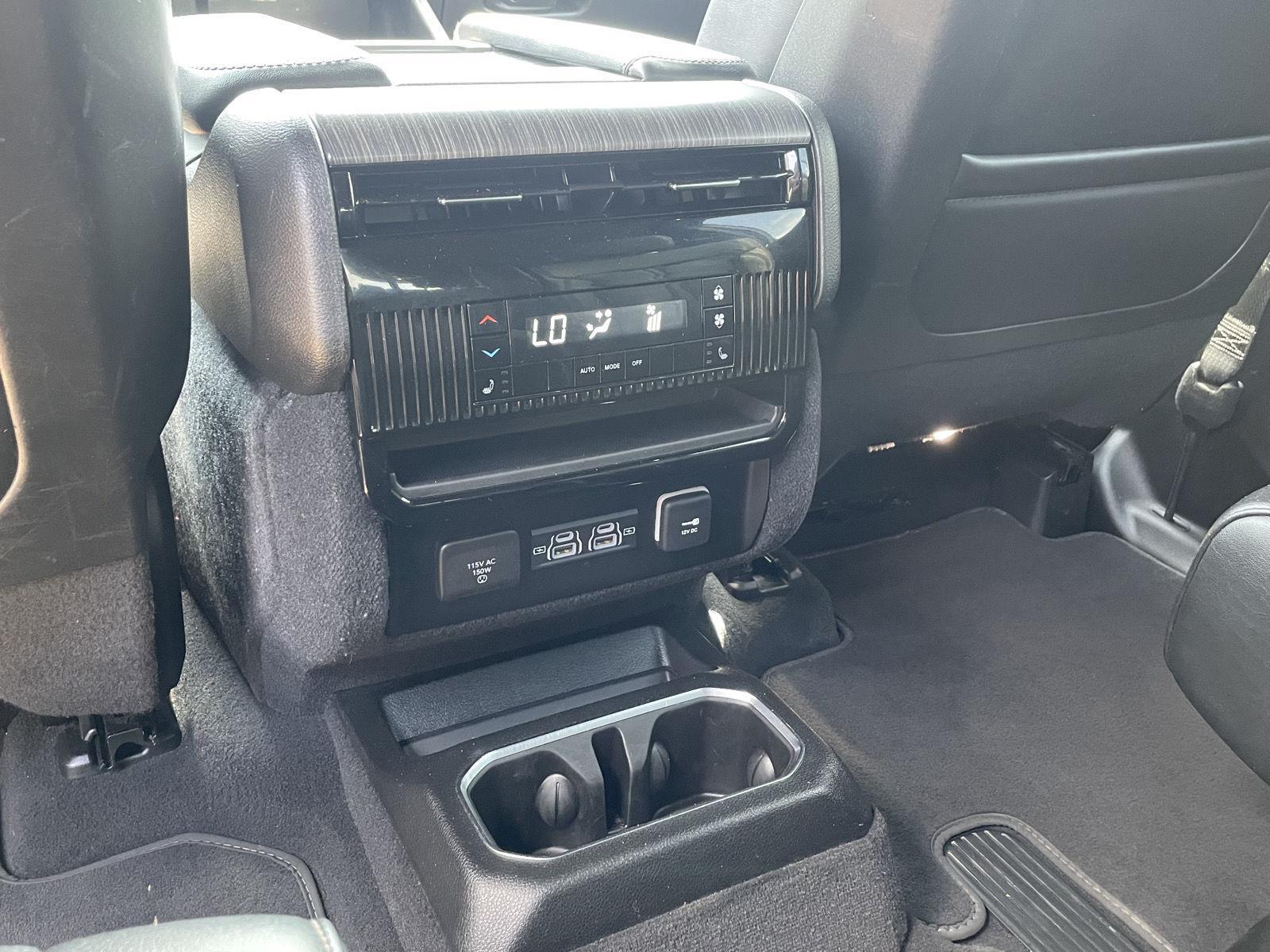 Vehicle photo 20