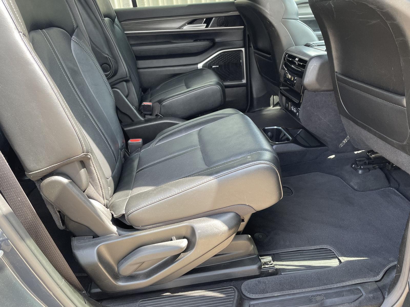 Vehicle photo 21