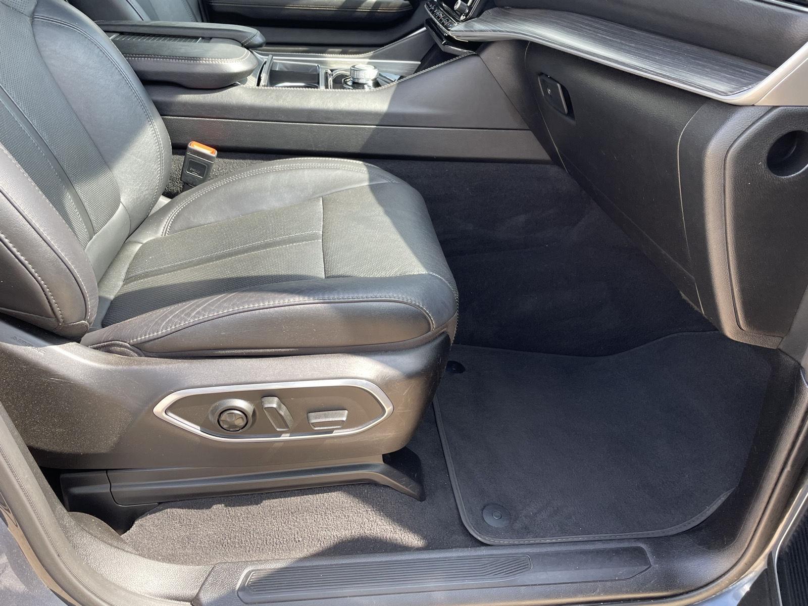Vehicle photo 23
