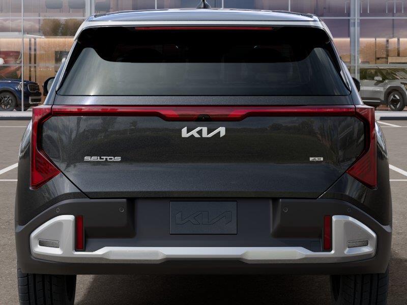 Vehicle photo 13