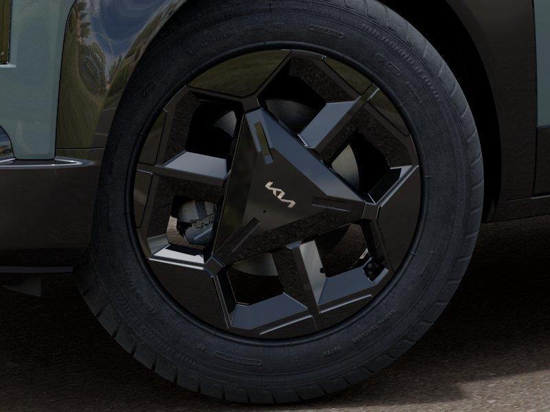 Vehicle photo 9