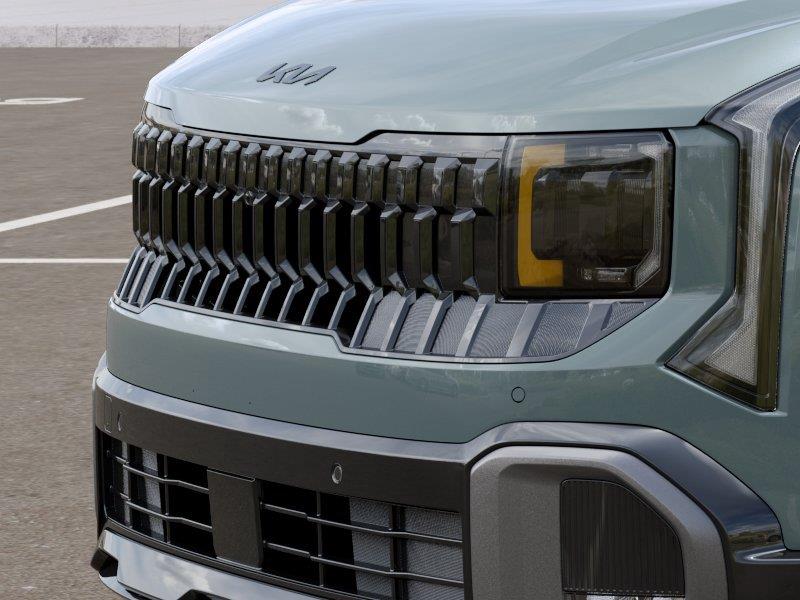 Vehicle photo 12