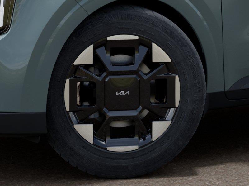 Vehicle photo 9