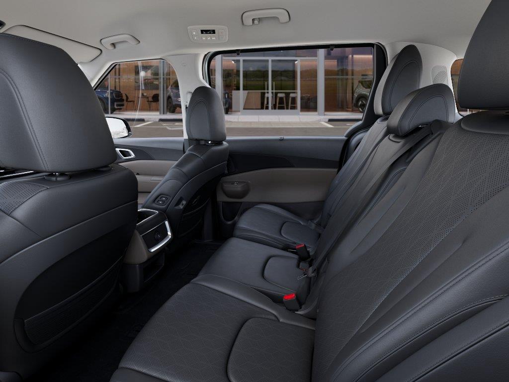 Vehicle photo 18