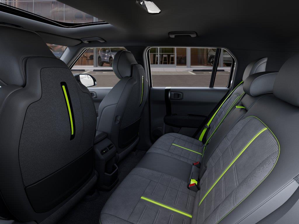 Vehicle photo 18