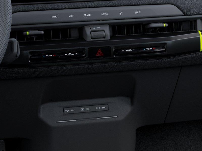 Vehicle photo 23