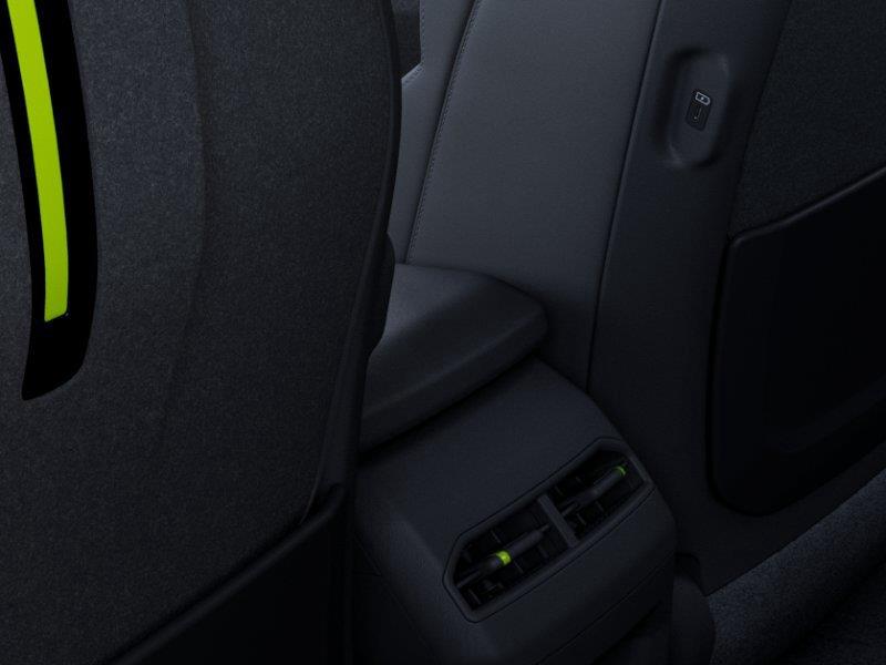 Vehicle photo 26