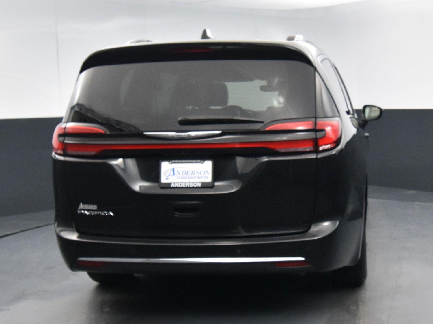 Used 2021 Chrysler Pacifica Touring L Minivans for sale in Grand Island NE