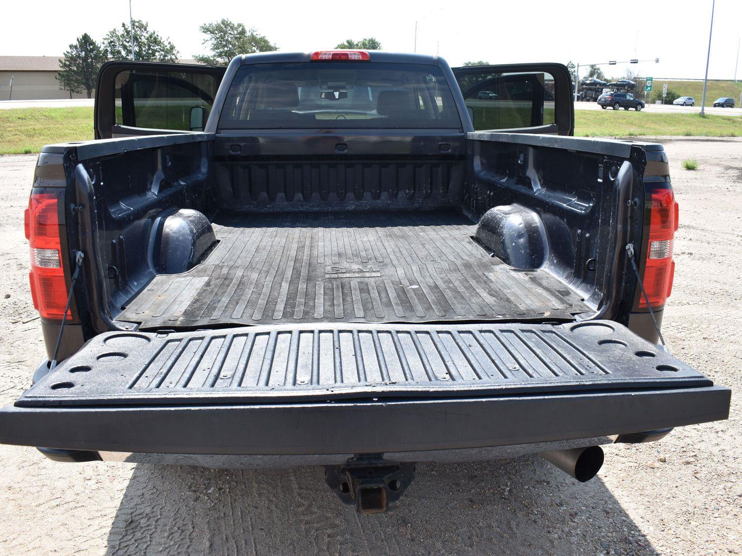 Used 2015 GMC Sierra 3500HD SLT Crew Cab Truck for sale in Grand Island NE