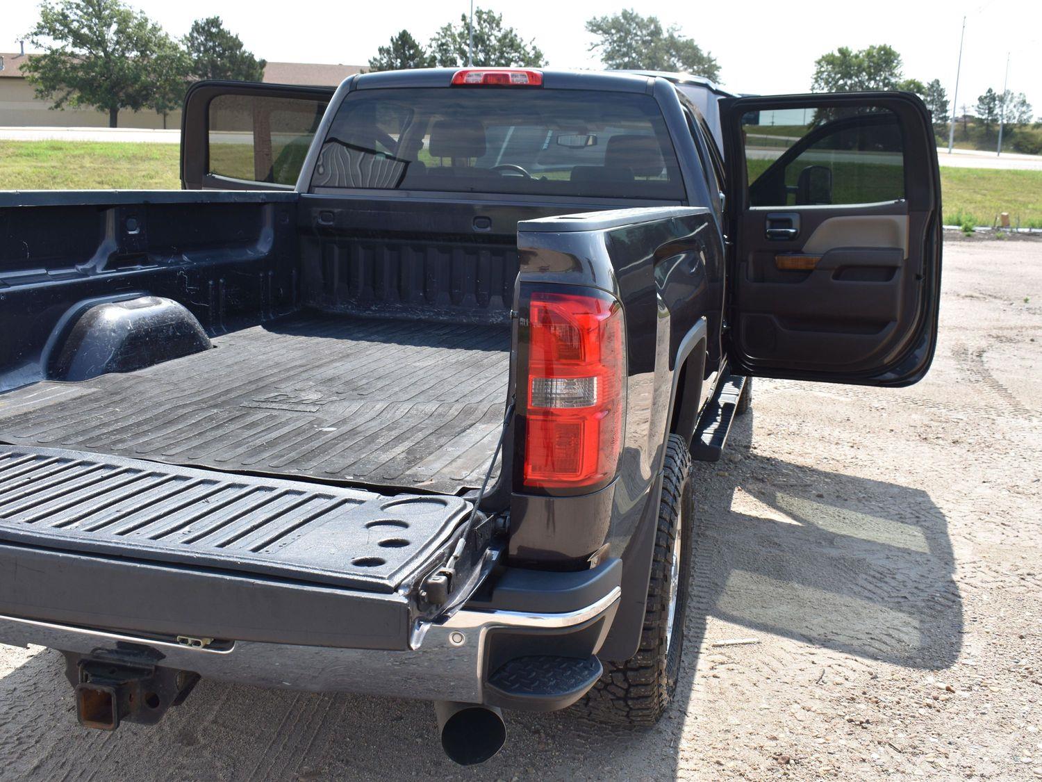 Used 2015 GMC Sierra 3500HD SLT Crew Cab Truck for sale in Grand Island NE