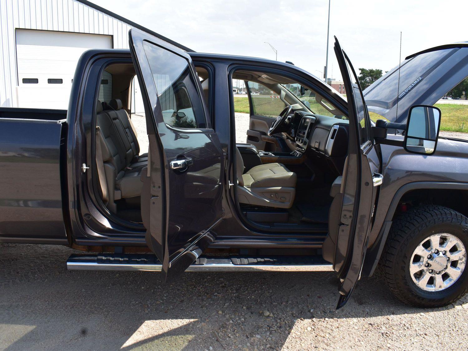 Used 2015 GMC Sierra 3500HD SLT Crew Cab Truck for sale in Grand Island NE