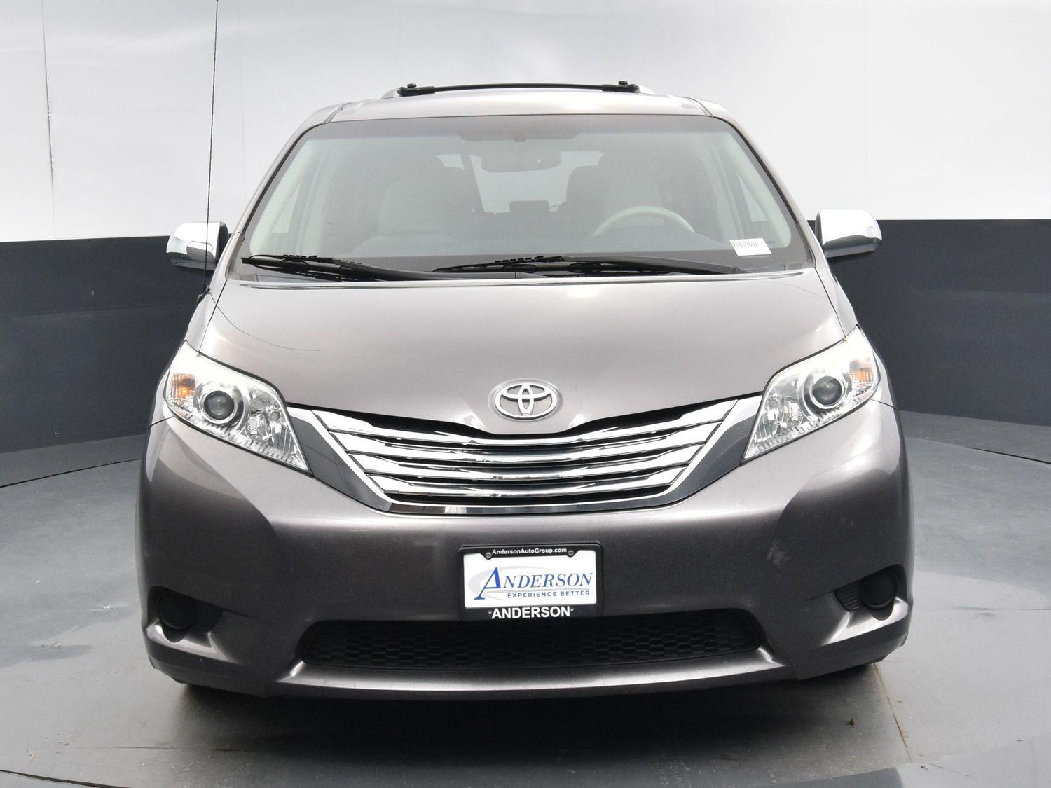 Used 2014 Toyota Sienna LE Minivans for sale in Grand Island NE