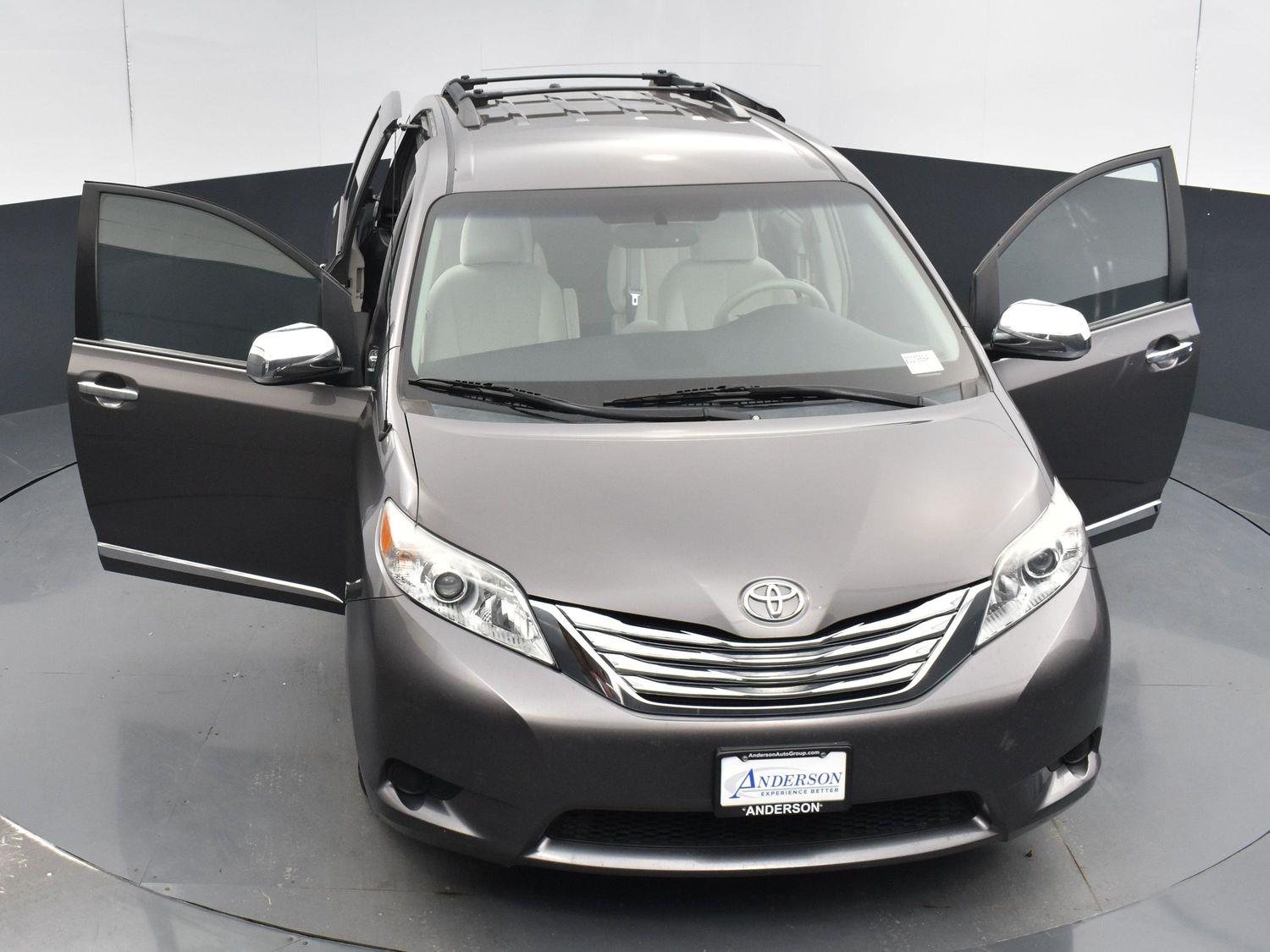 Used 2014 Toyota Sienna LE Minivans for sale in Grand Island NE