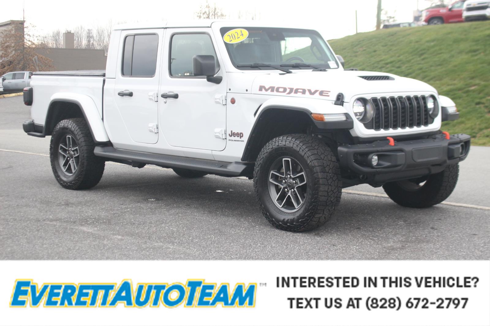 Bright White Clearcoat 2024 Jeep Gladiator Mojave X Crew Cab 4WD Pickup Truck Four-Wheel Drive 8-Speed Automatic
