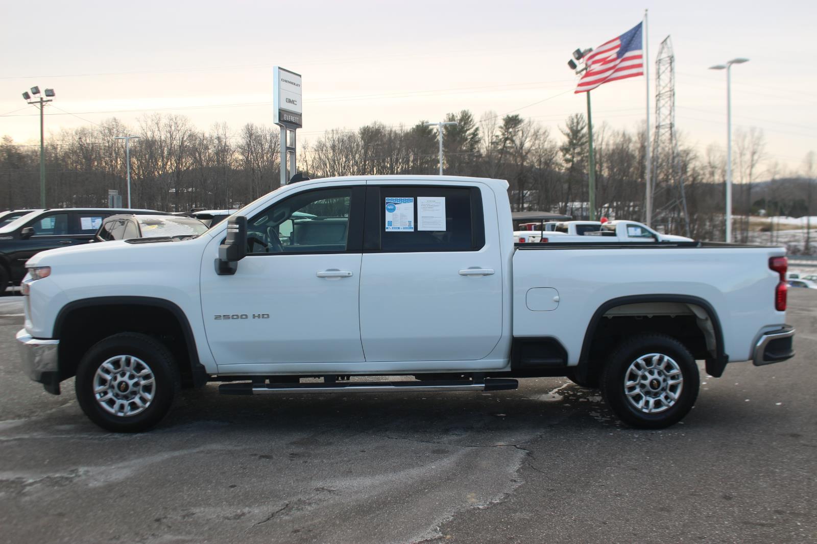 View vehicle photo 4