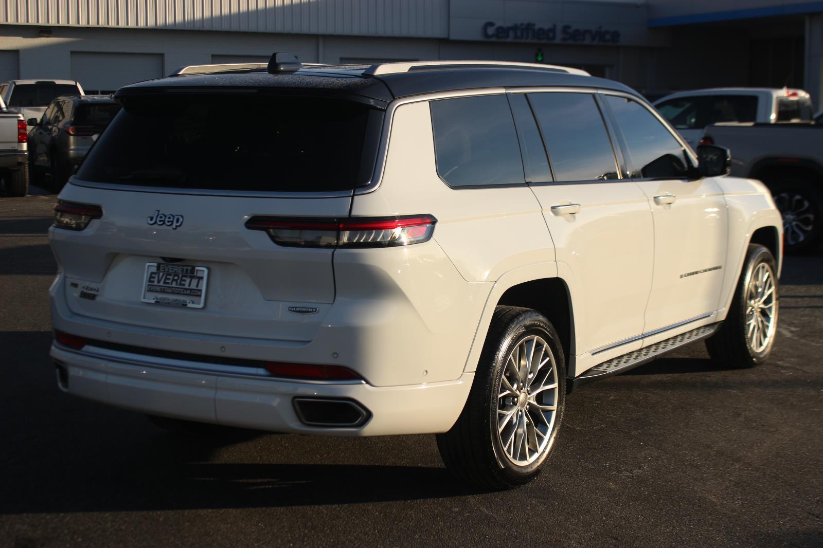 View vehicle photo 7