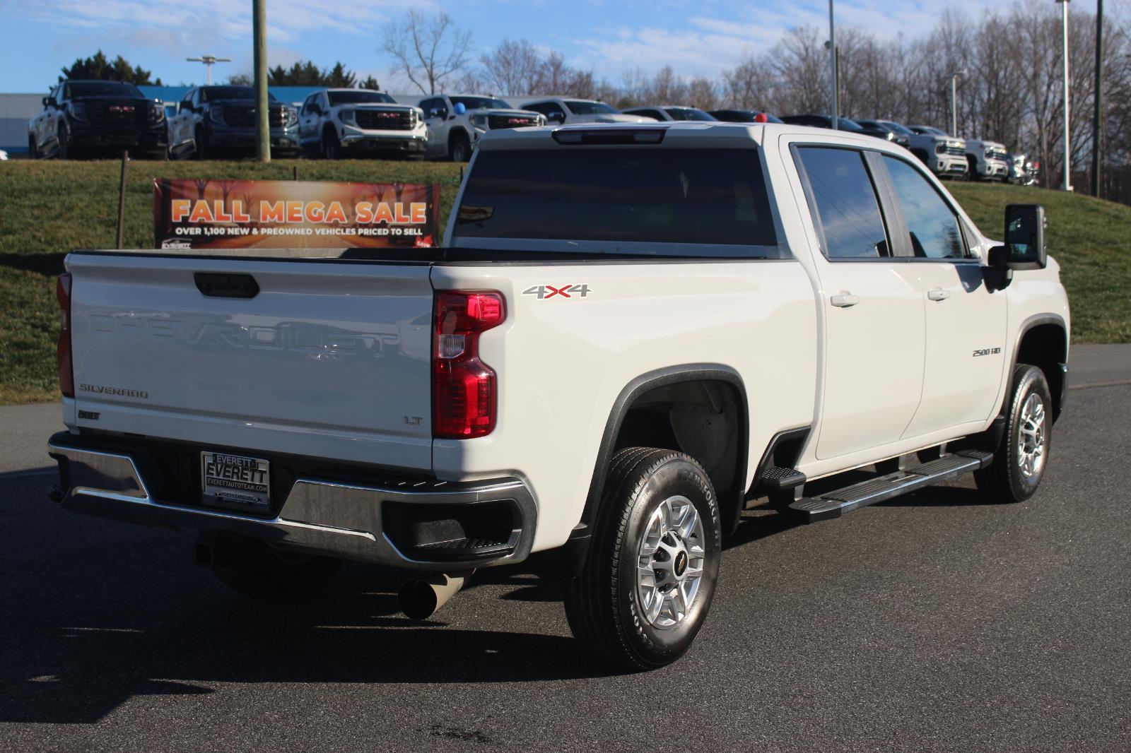 View vehicle photo 7