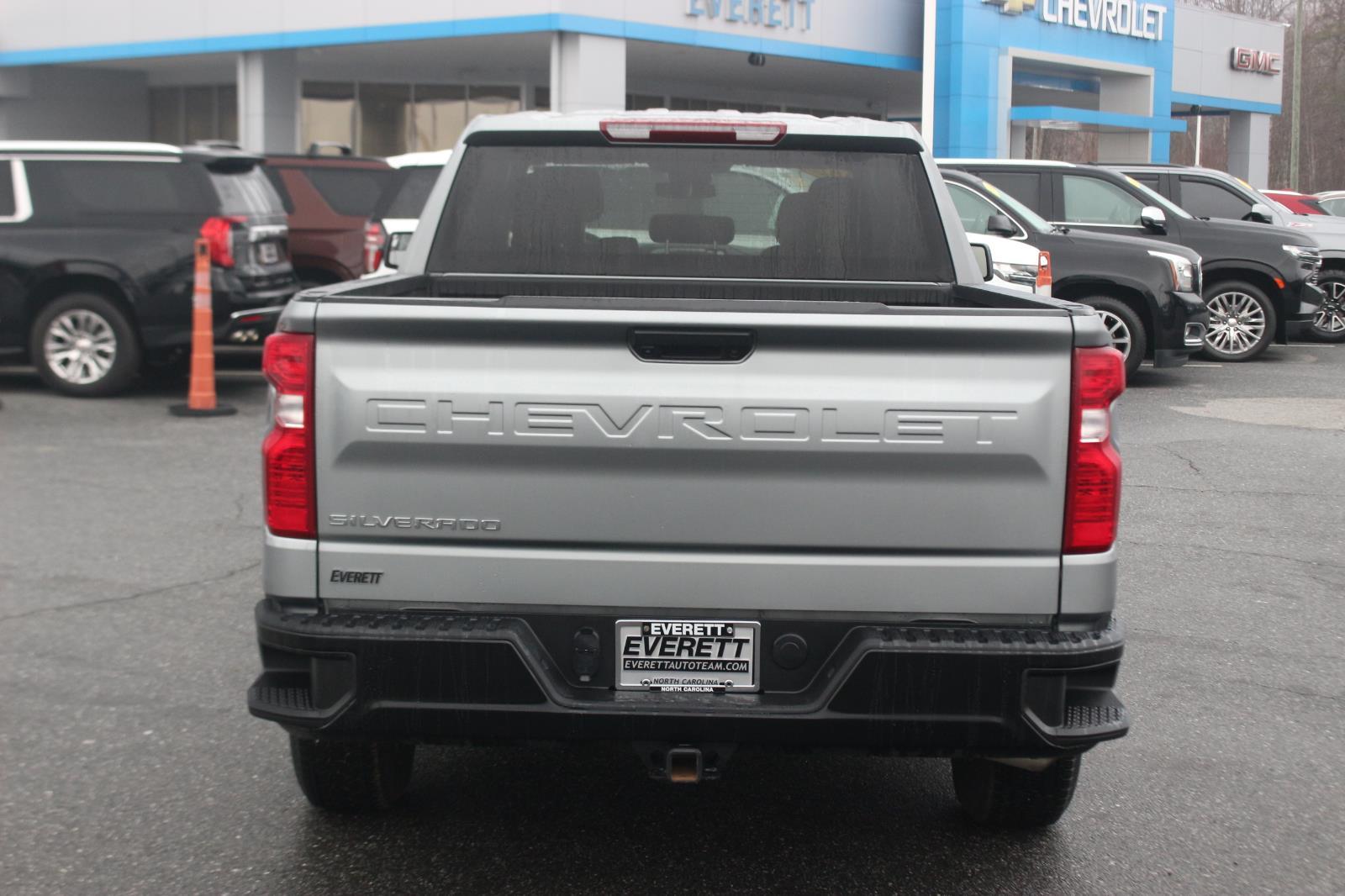 View vehicle photo 5