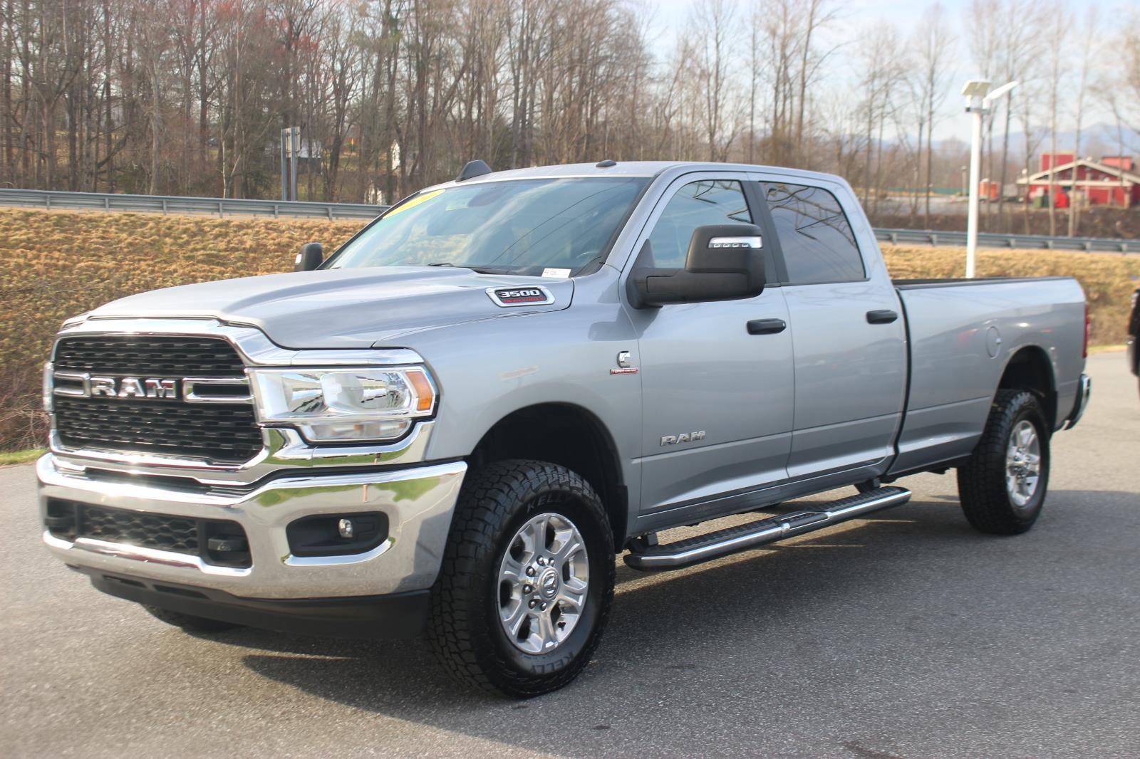 View vehicle photo 3