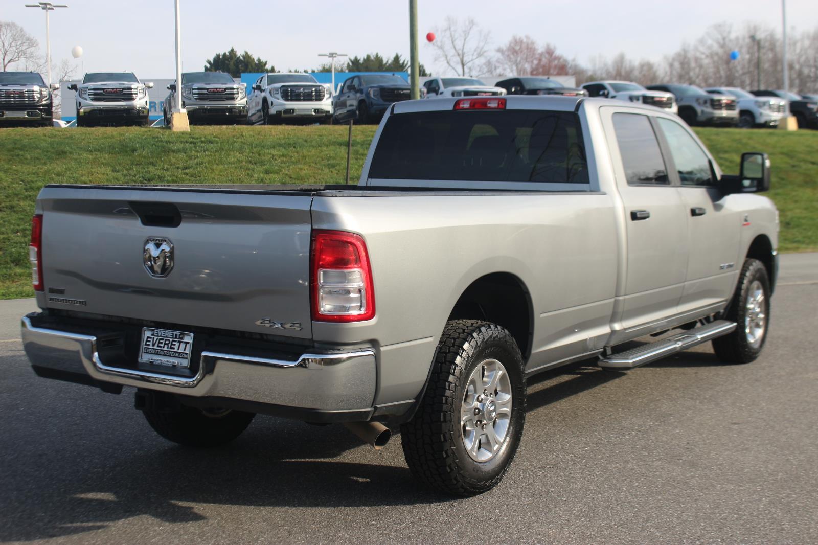 View vehicle photo 7