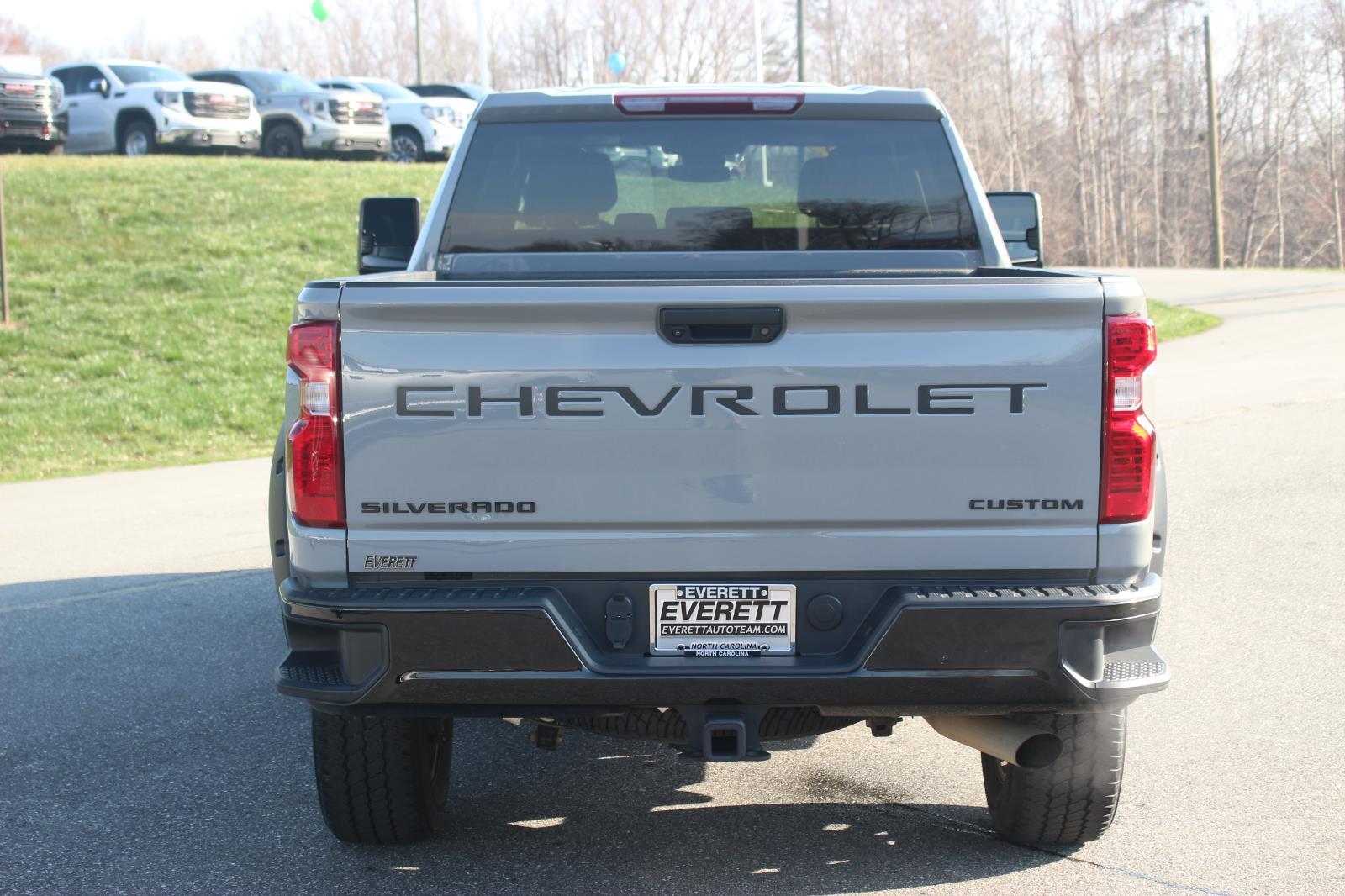 View vehicle photo 6