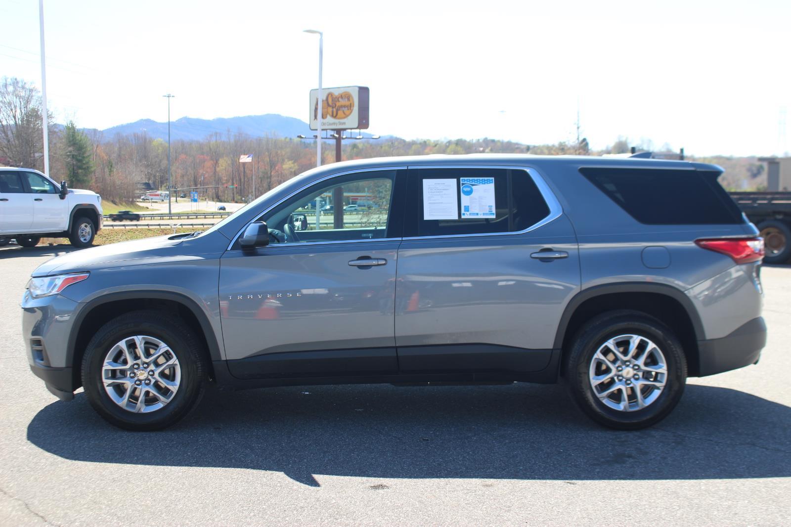 View vehicle photo 4