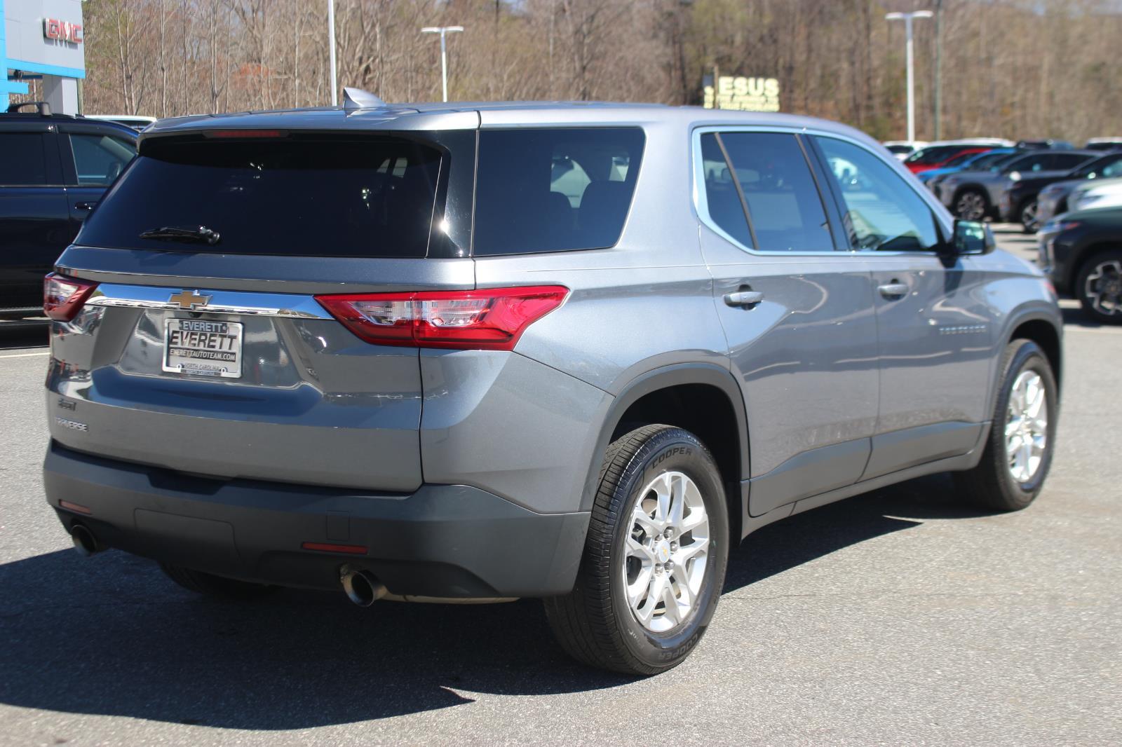 View vehicle photo 7