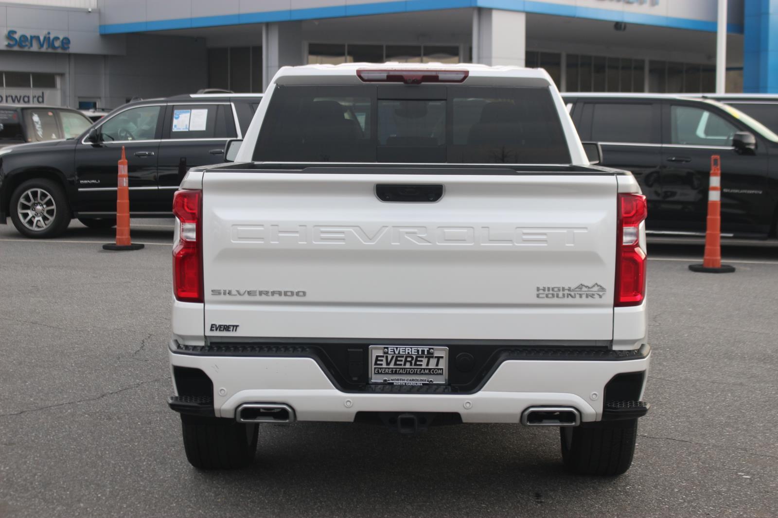 View vehicle photo 6