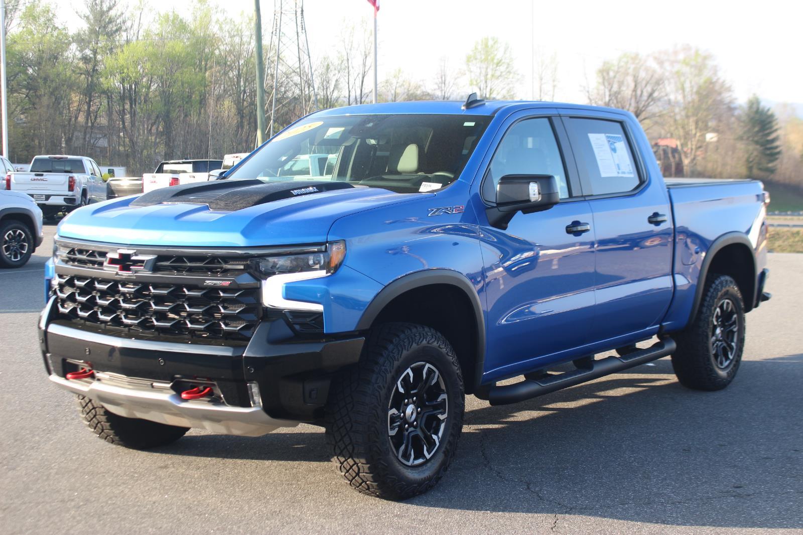 View vehicle photo 3