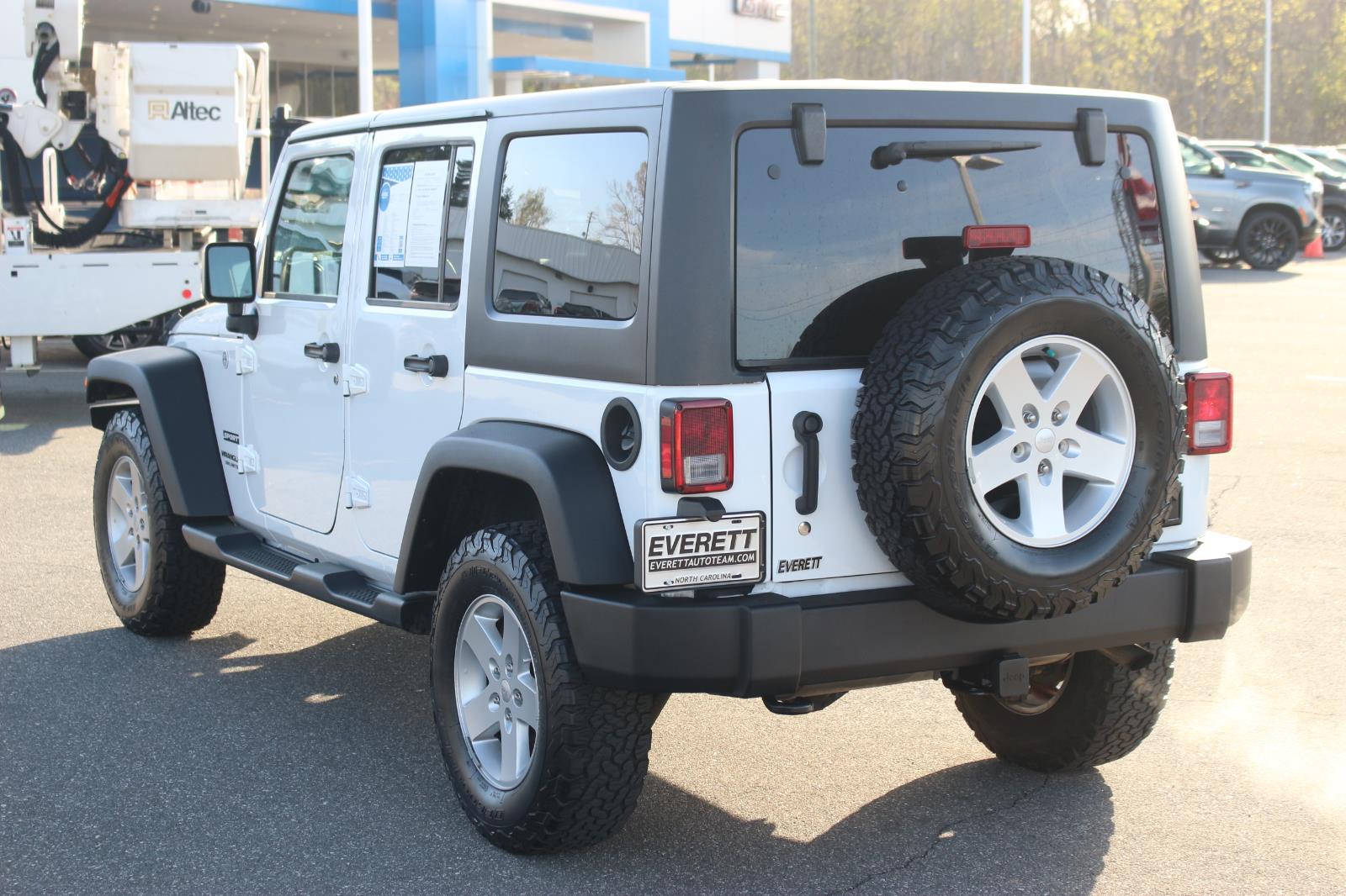 View vehicle photo 5