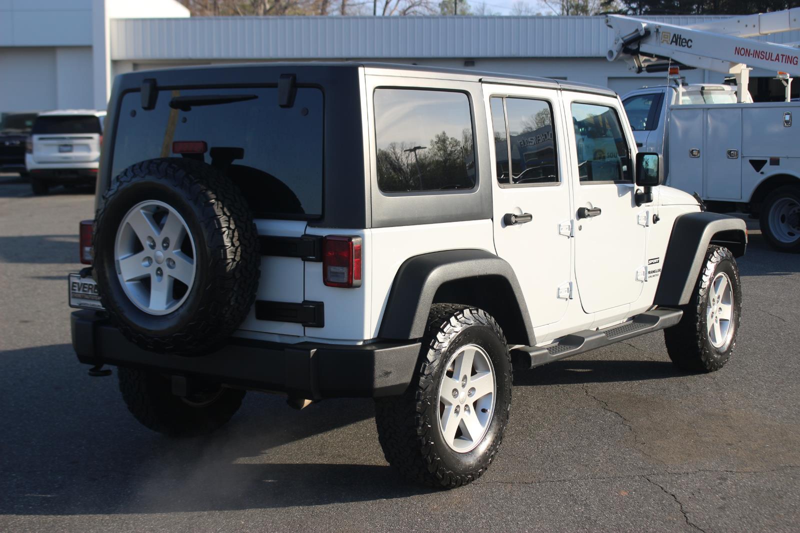 View vehicle photo 7