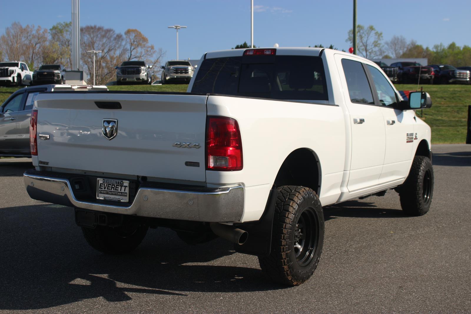 View vehicle photo 7