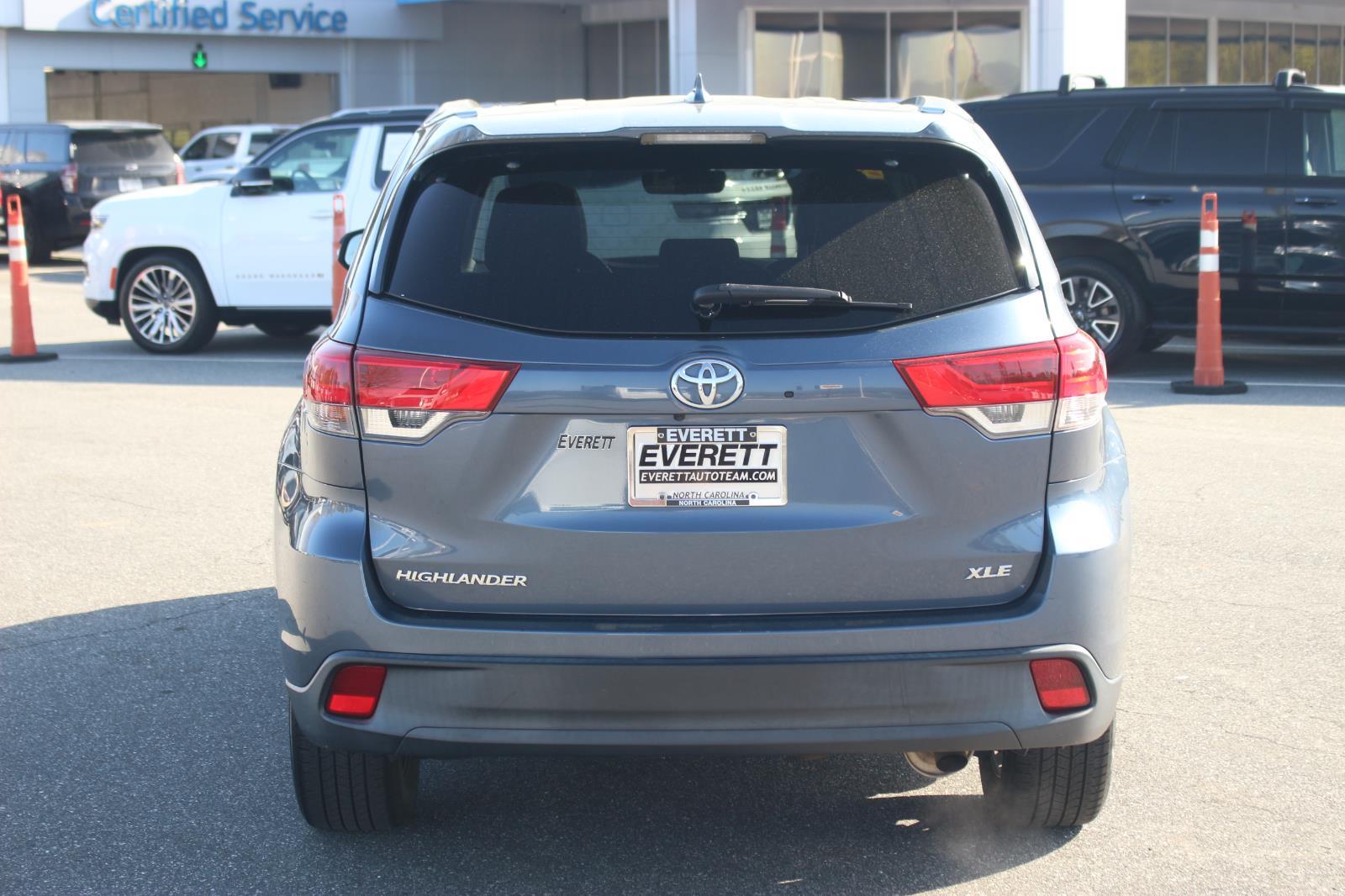 View vehicle photo 6