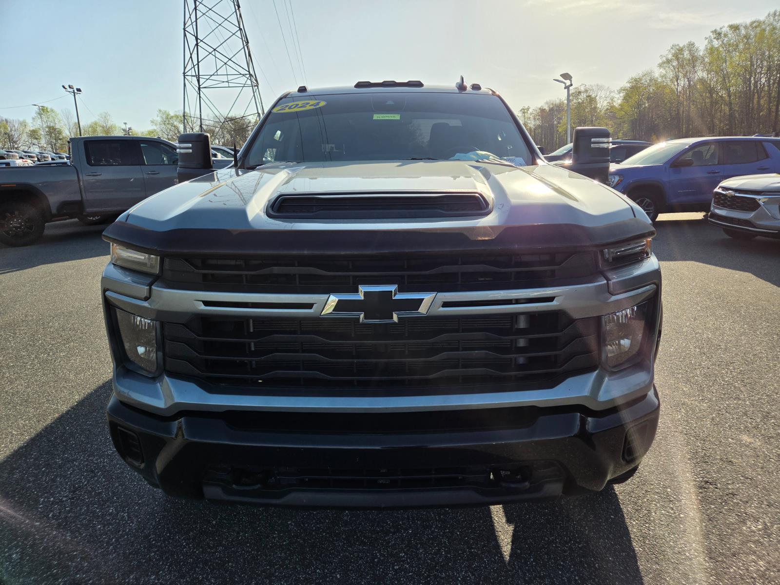 View vehicle photo 2