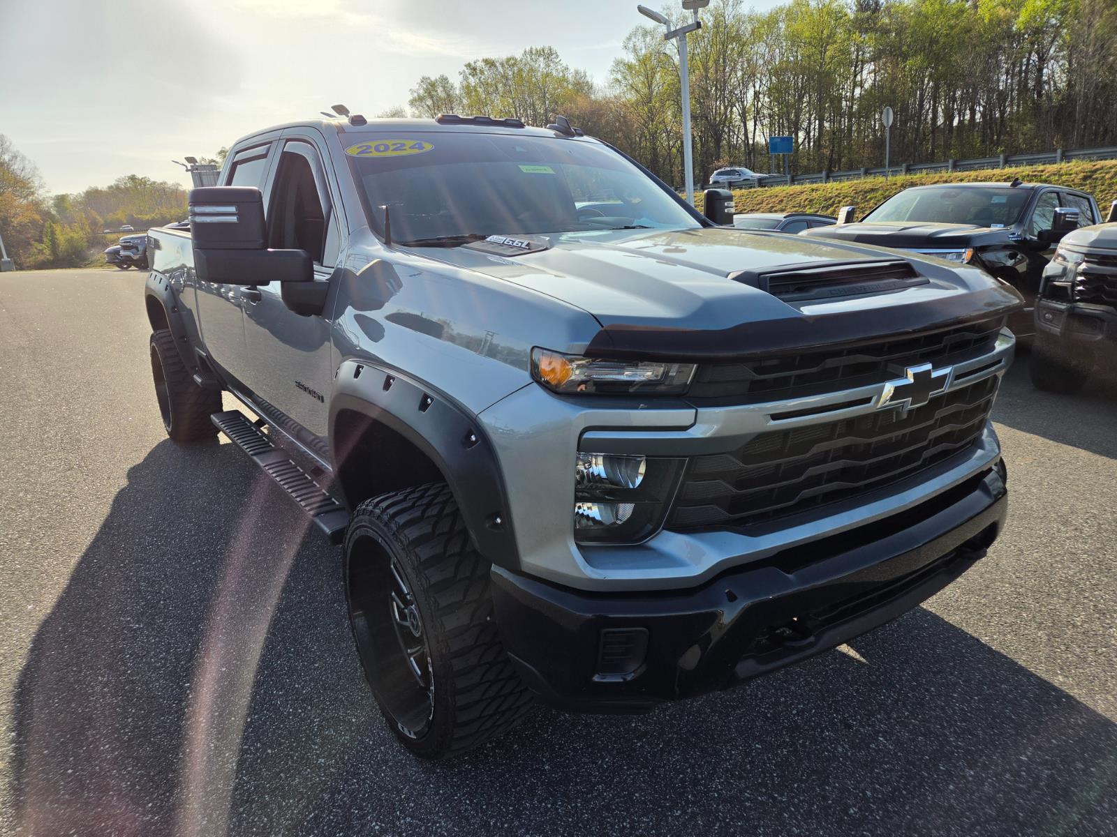 View vehicle photo 3