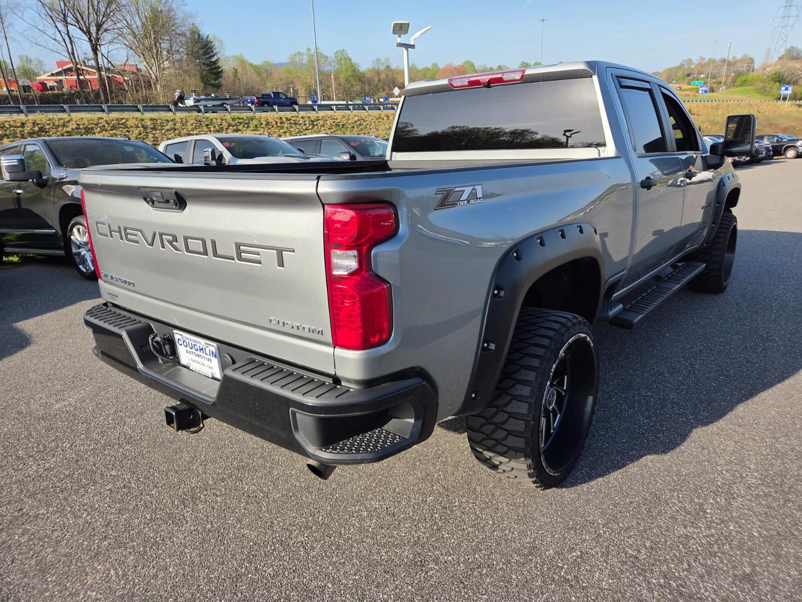 View vehicle photo 6