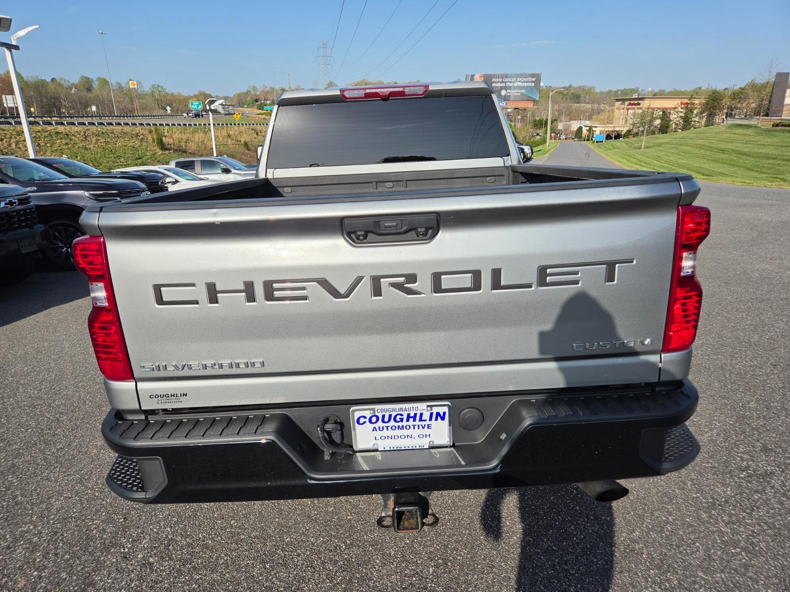 View vehicle photo 7