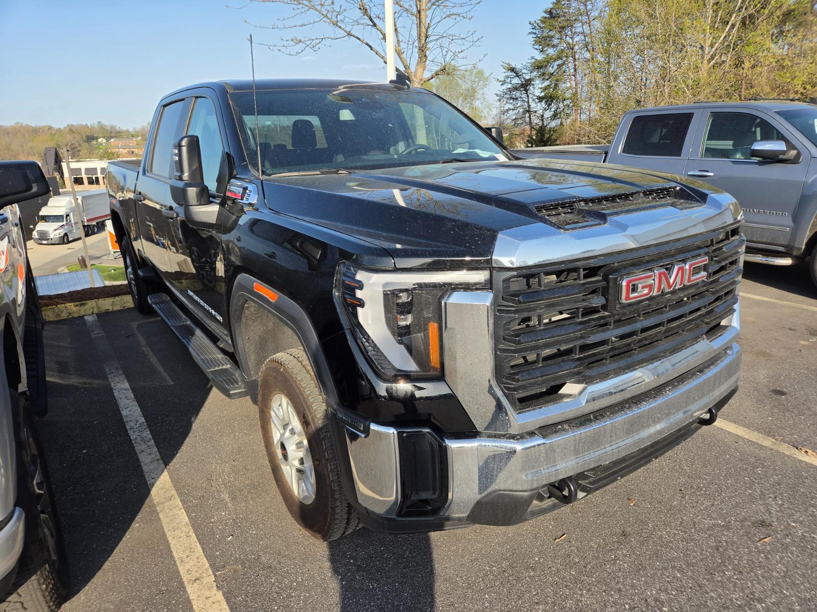 View vehicle photo 3