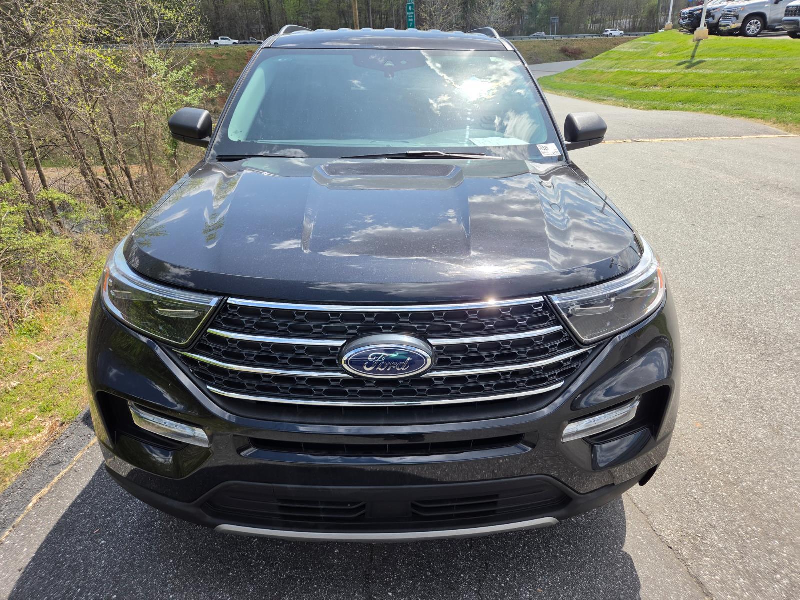 View vehicle photo 2