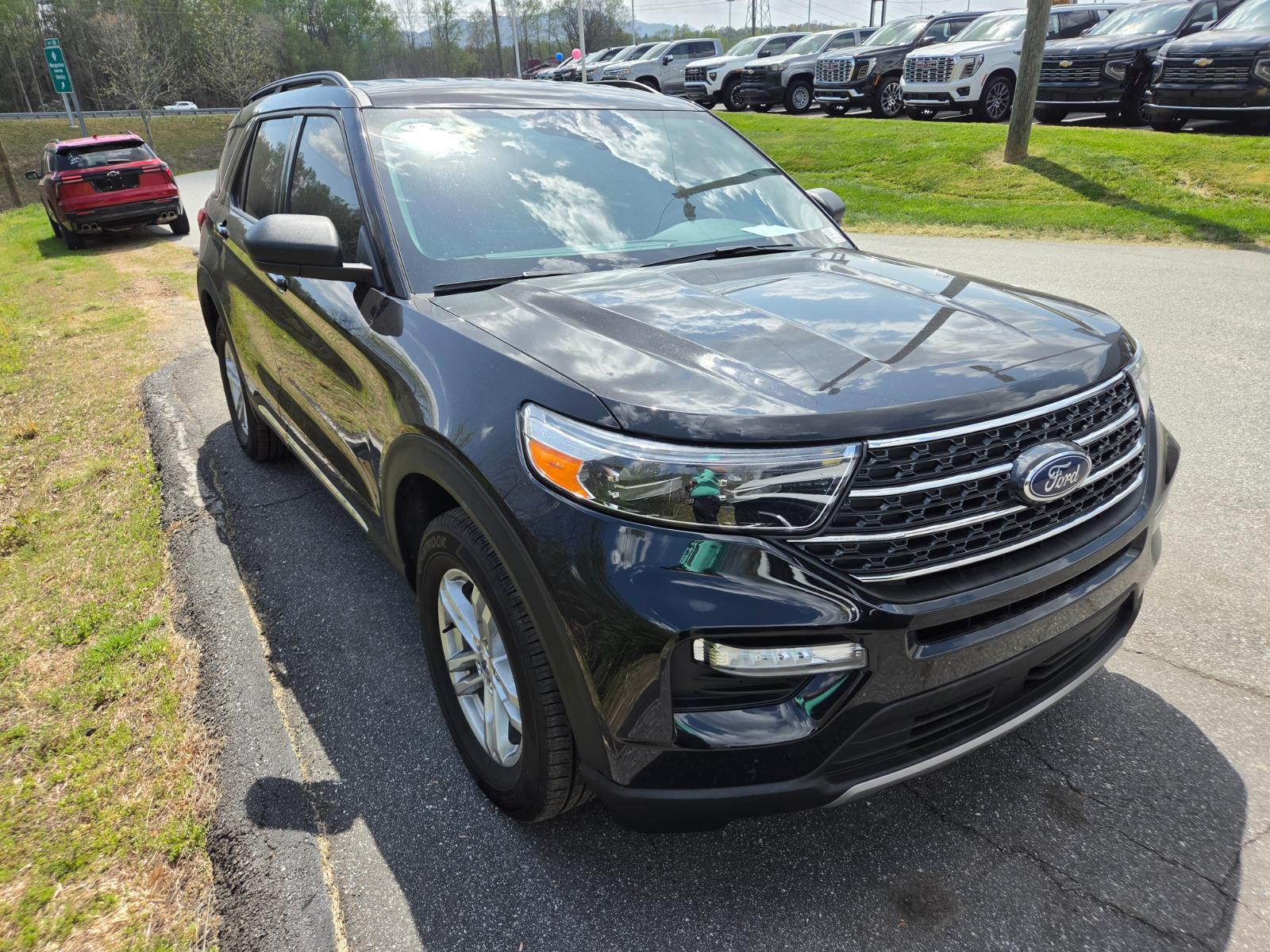 View vehicle photo 3