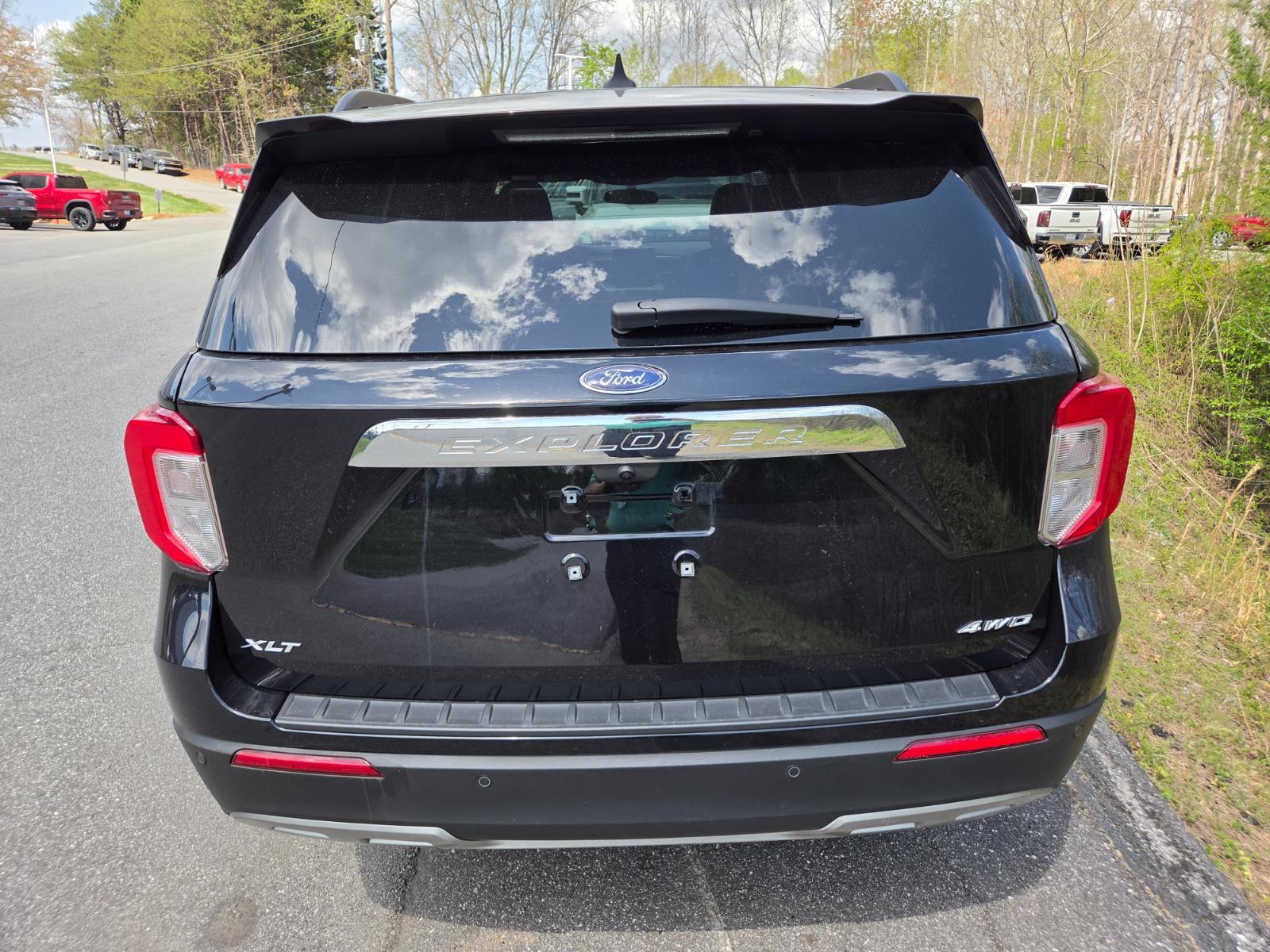 View vehicle photo 6